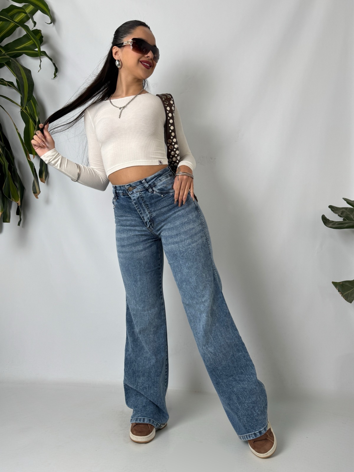 WIDE LEG CRYSTAL
