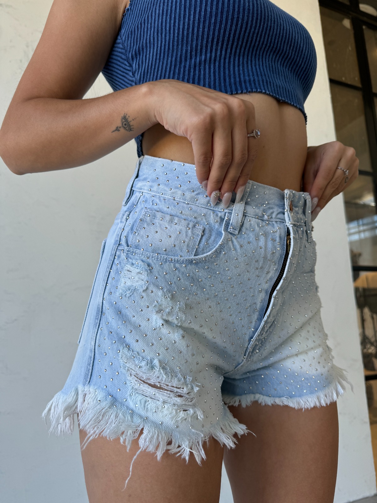 SHORT GLEAM