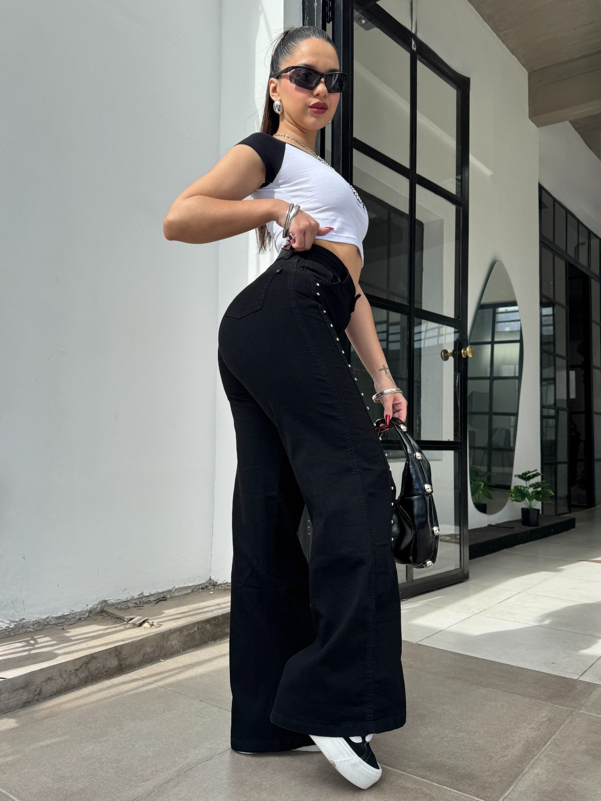 WIDE LEG VENON