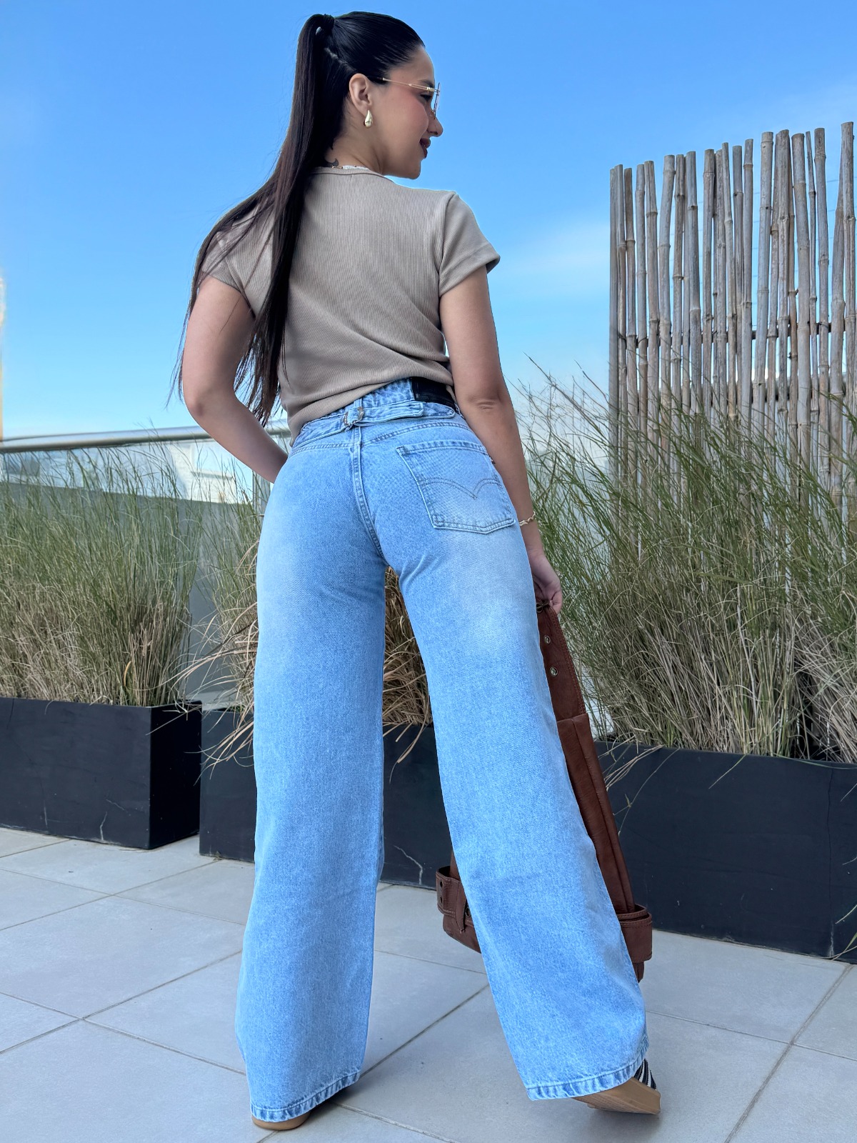 WIDE LEG VIXEN