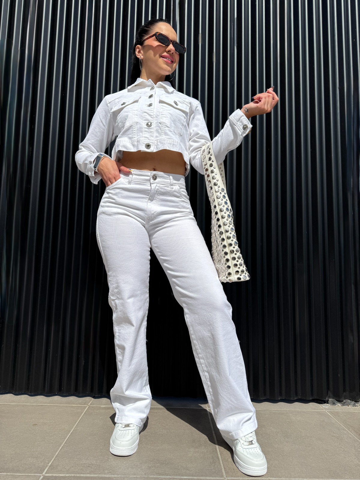 MOM WHITE