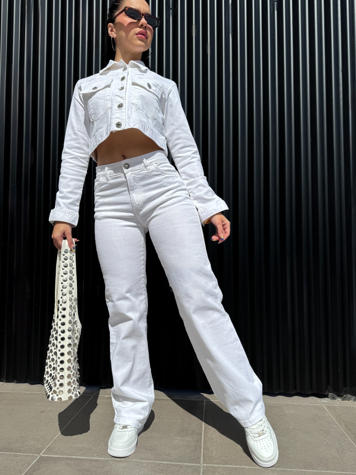 MOM WHITE