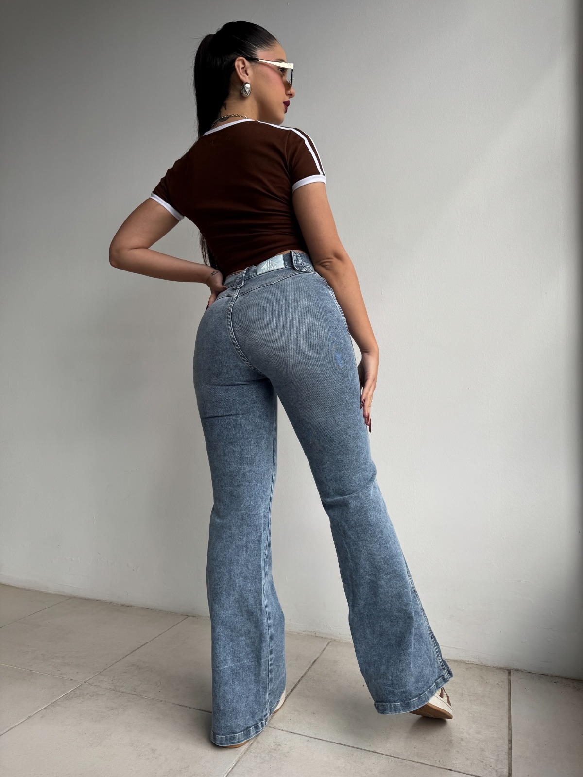 SEMI OXFORD CUTLINE