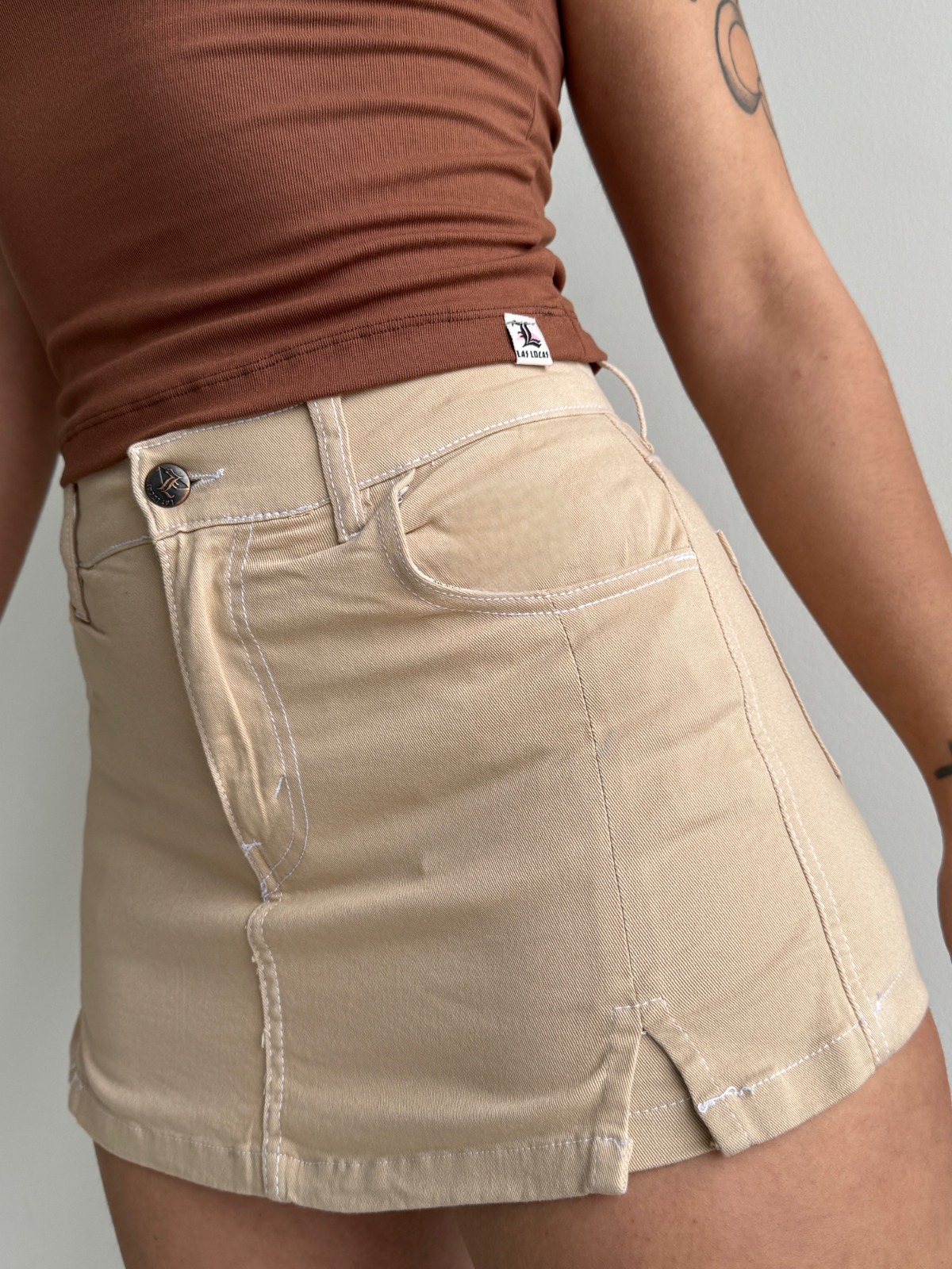 SHORT POLLERA ARETHA SAND - Hilo blanco