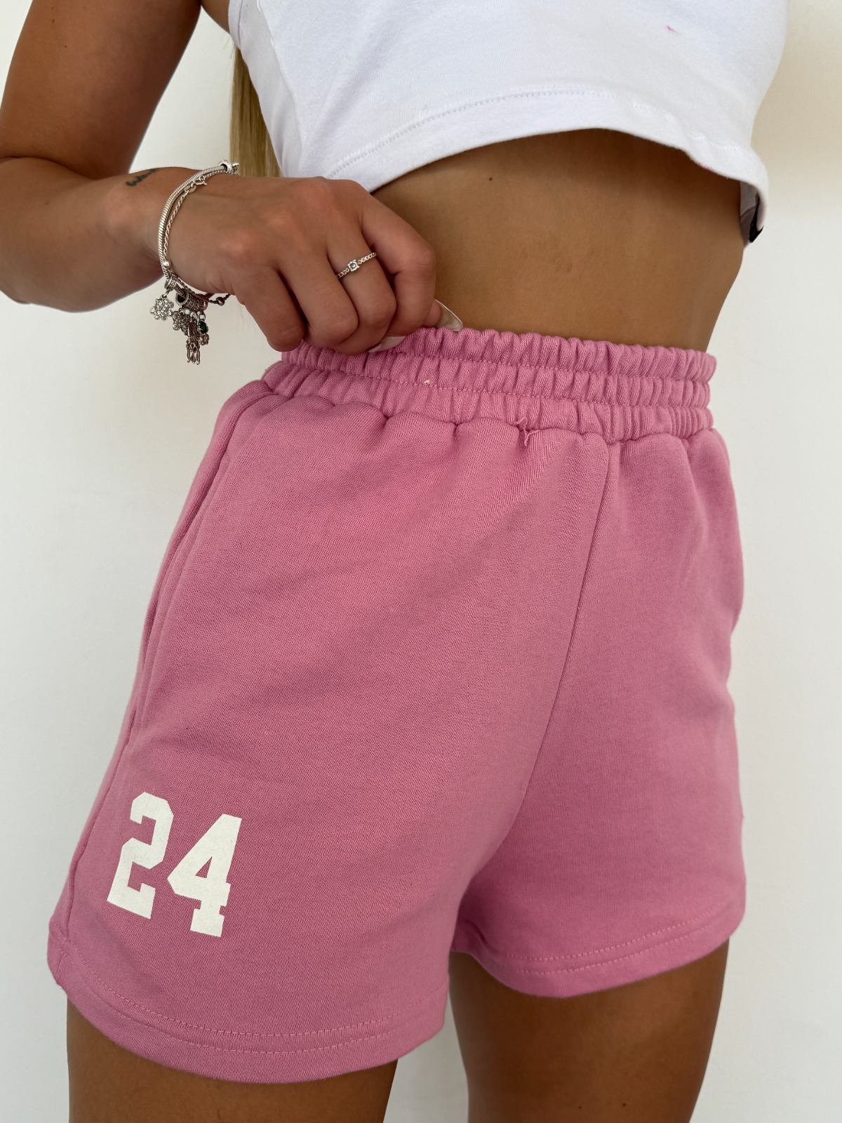 SHORT 24
