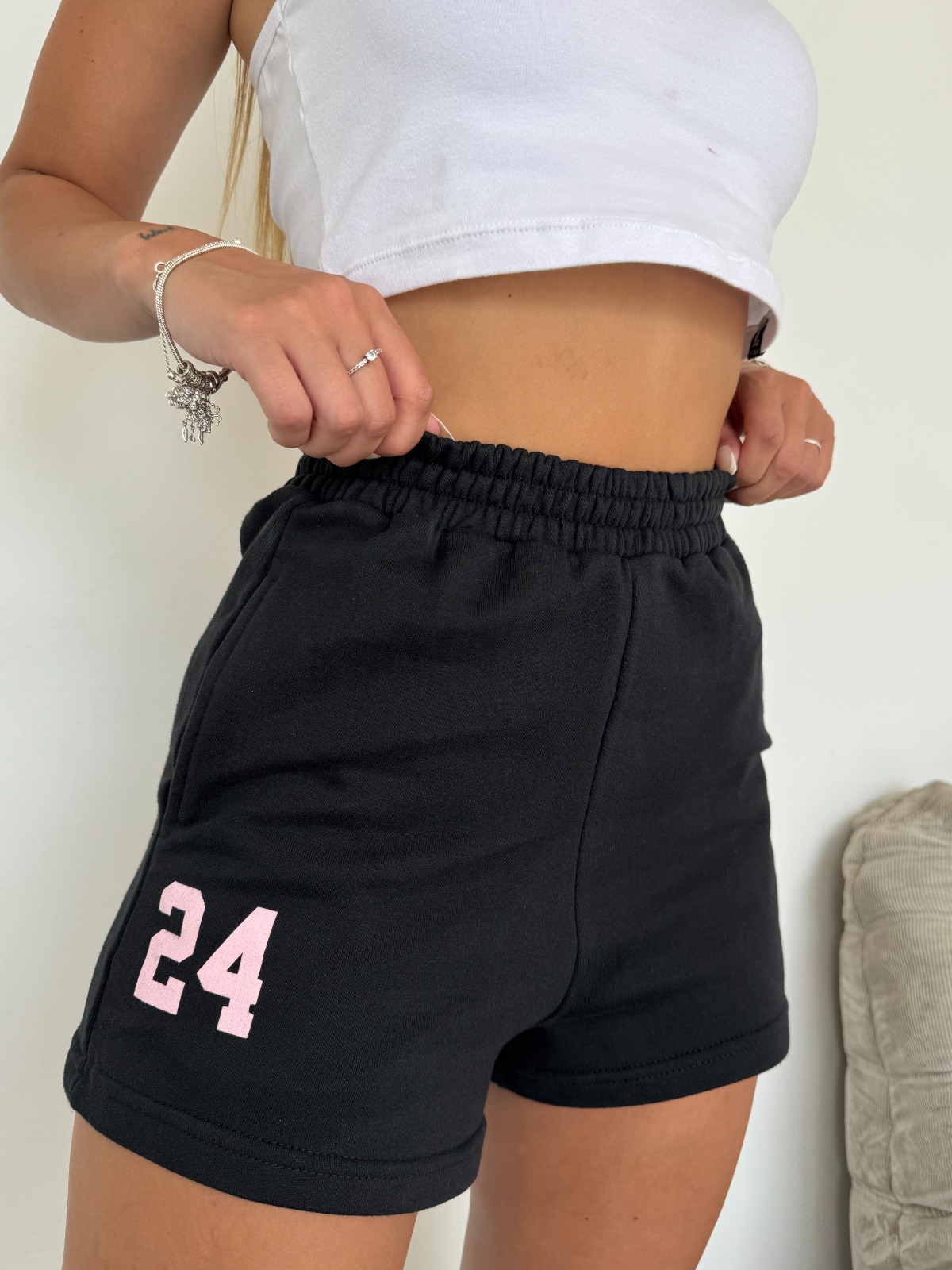 SHORT 24