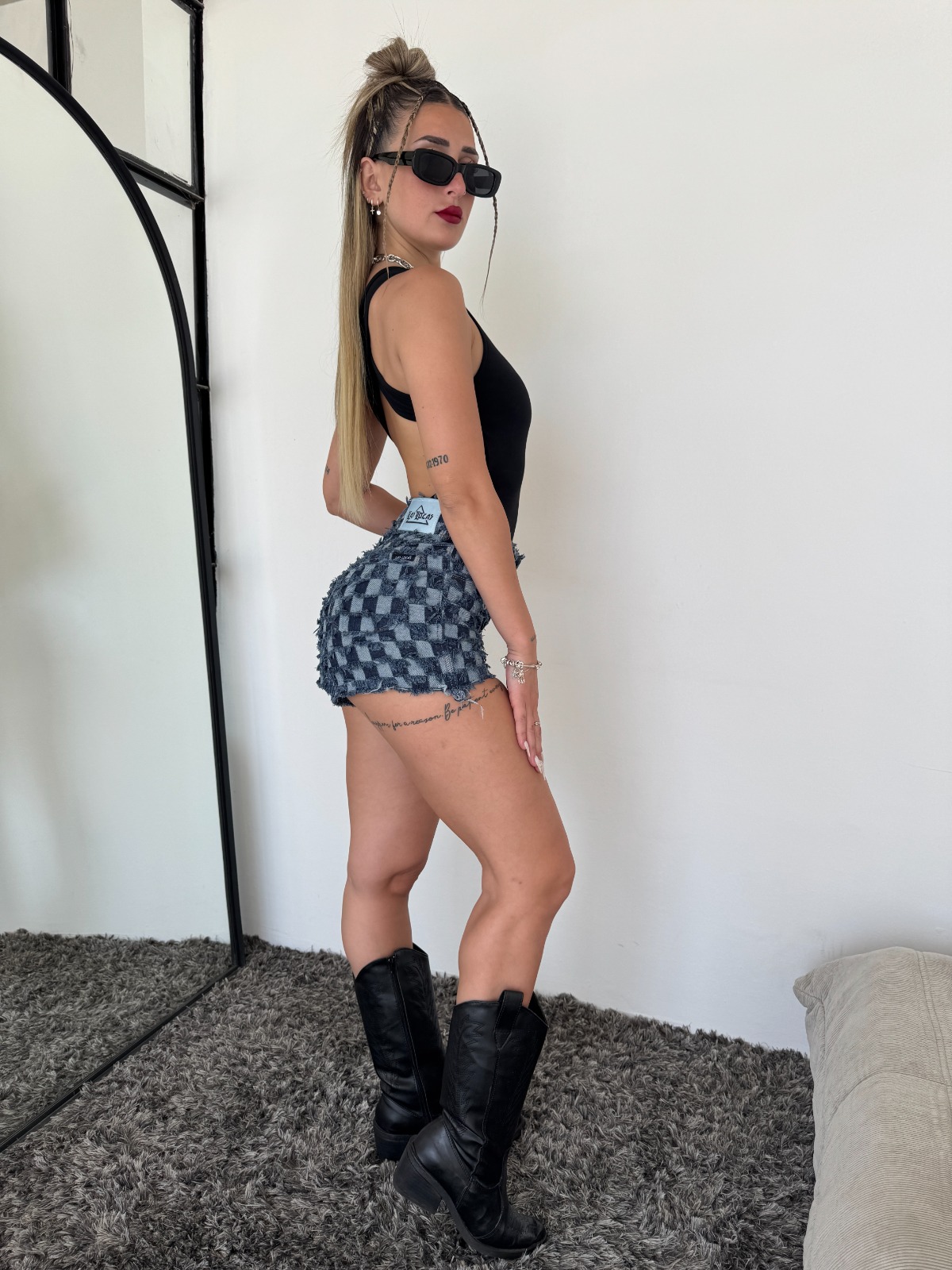 SHORT VENUS