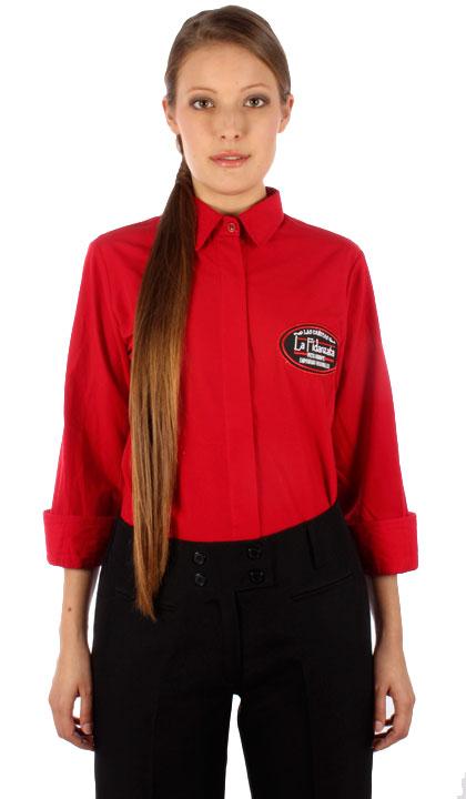 Camisa manga ¾ color roja con tapa botón