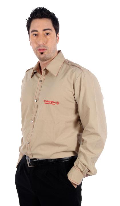 Camisa con charretera y costura en rojo