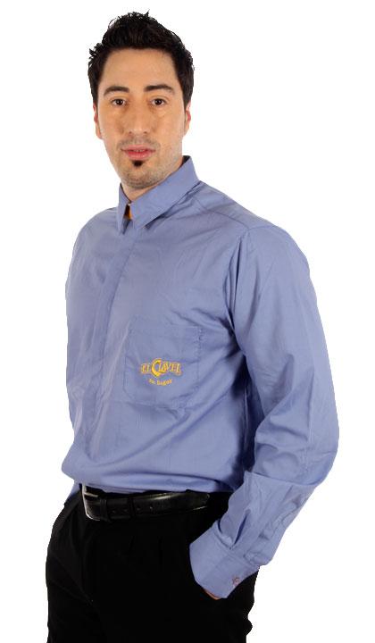 Camisa con cuello de vestir y alza cuello