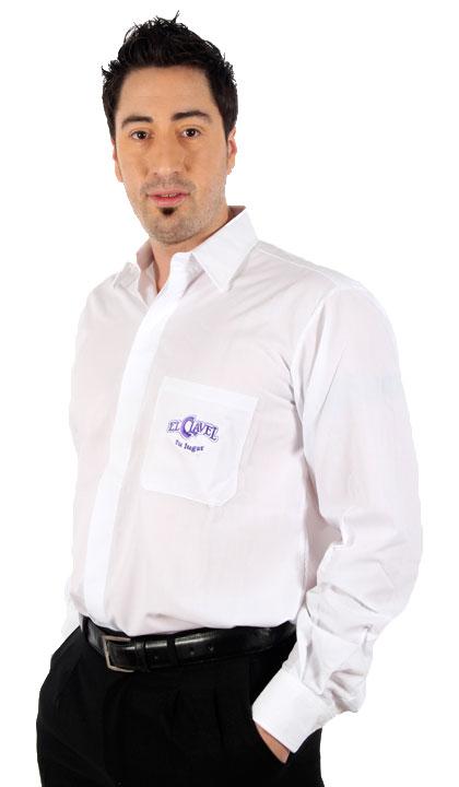 Camisa con cuello de vestir y tapa botón blanca
