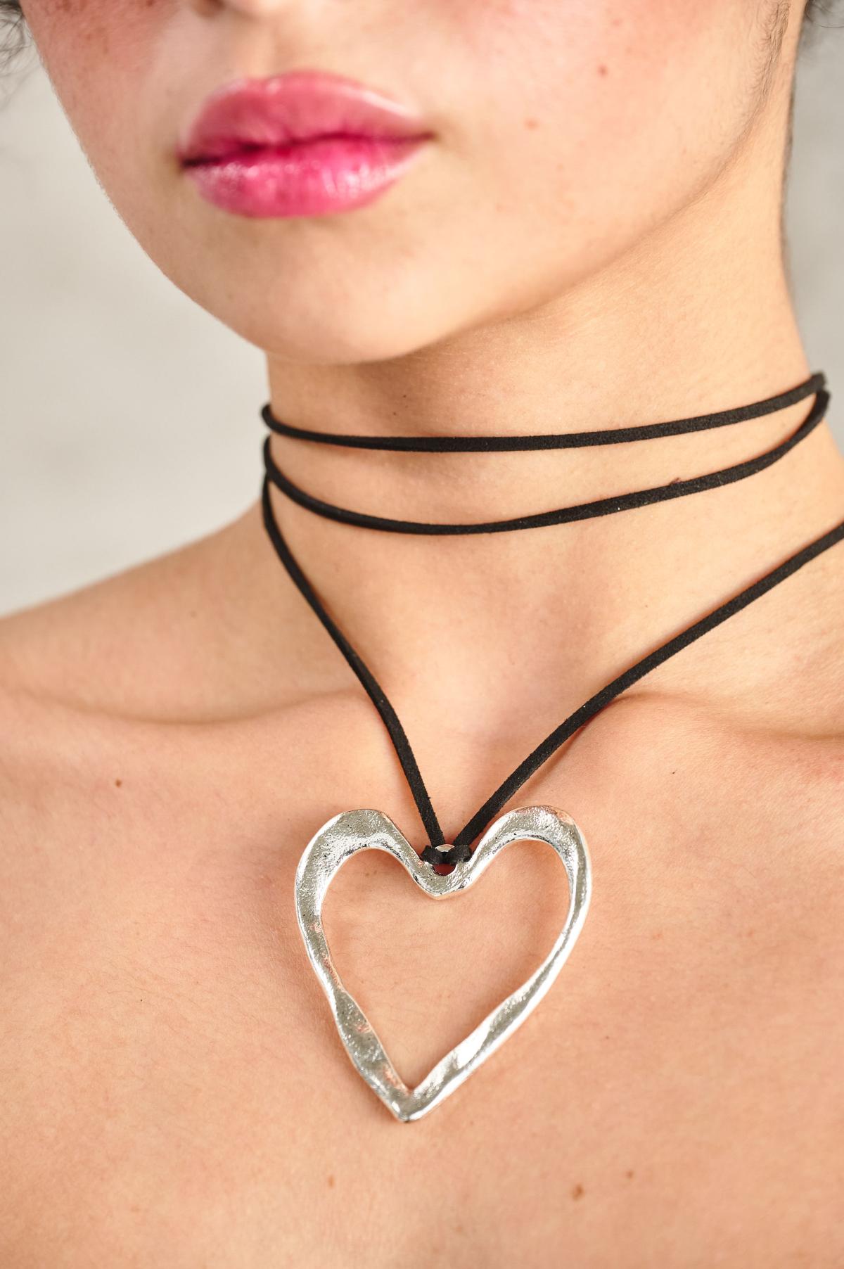 CHOCKER VALENTINE