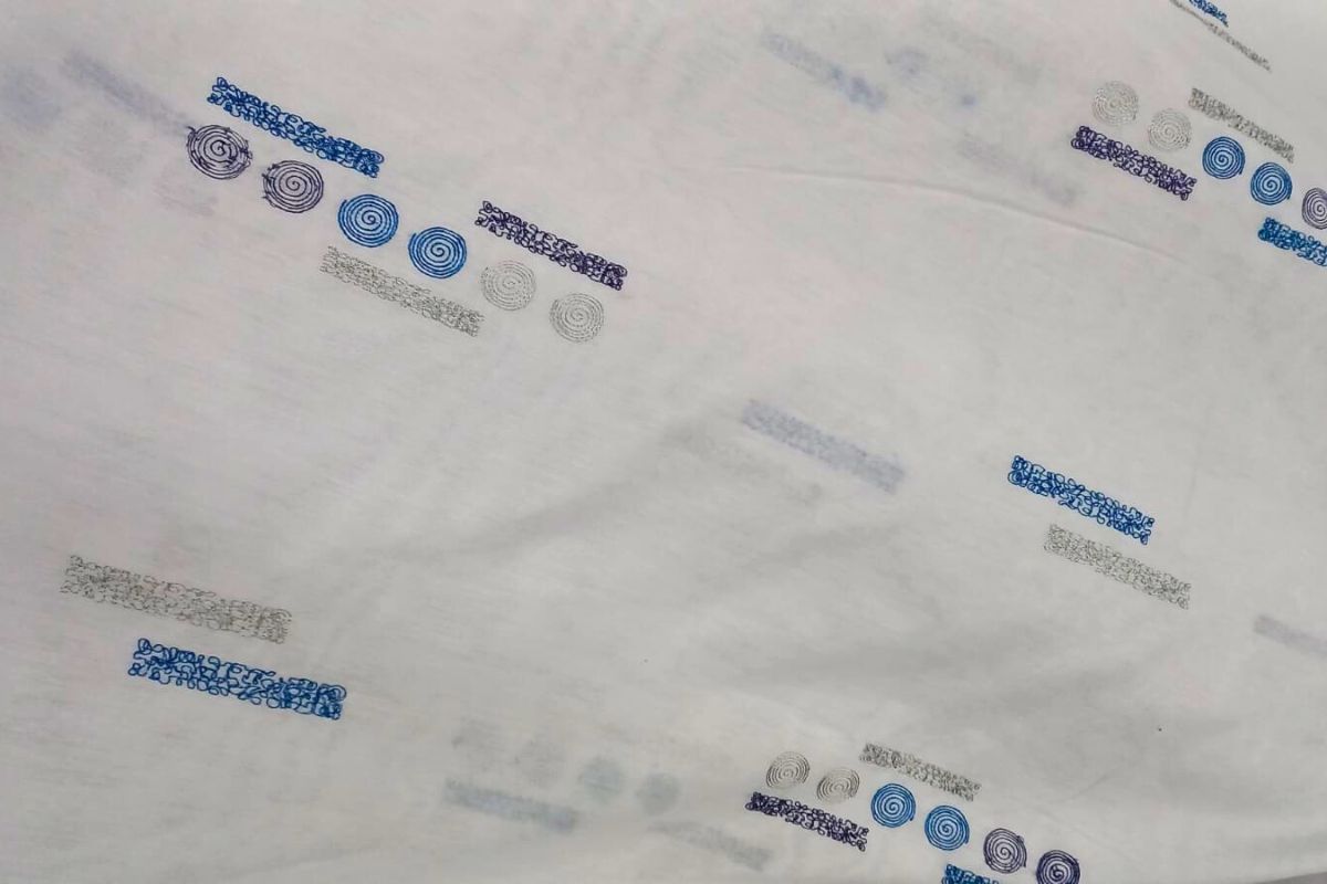 Voile Bordado Rueda Blanco Azul