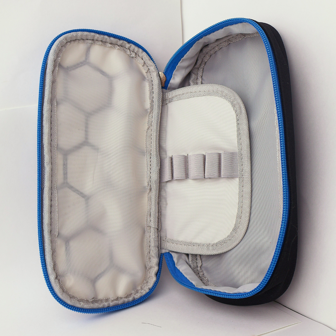 BULTO CARTUCHERA DEPORTIVA FUTBOL ARGENTO X288 UND