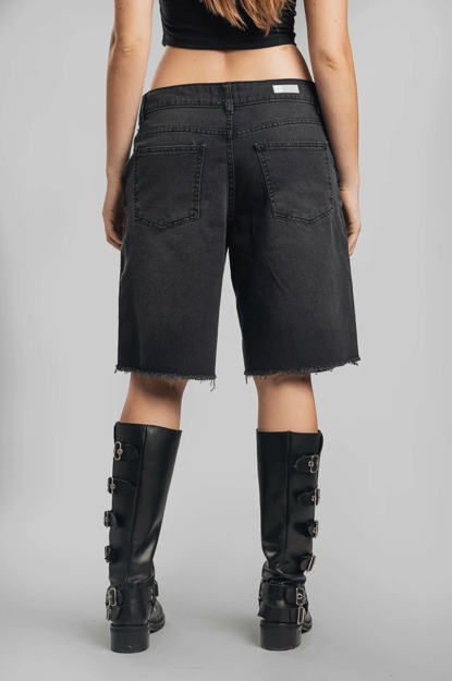 VANCOUVER BERMUDA GIRL V25