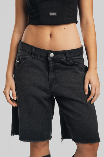 VANCOUVER BERMUDA GIRL V25