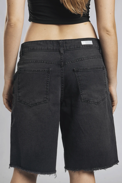 VANCOUVER BERMUDA GIRL V25