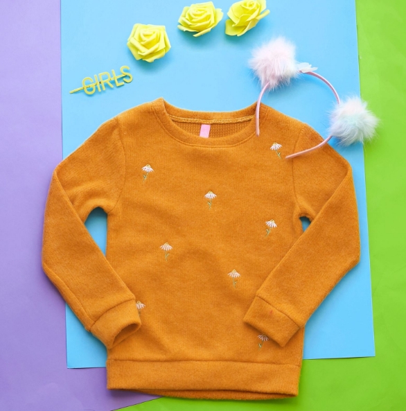 RYM SWEATER MIA CON BORDADO DE FLORES W24