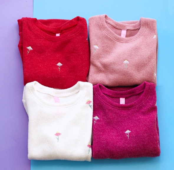 RYM SWEATER MIA CON BORDADO DE FLORES W24