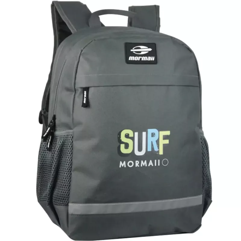 Mochila lisa práctica con porta botella y múltiples bolsillos para organización escolar diaria.