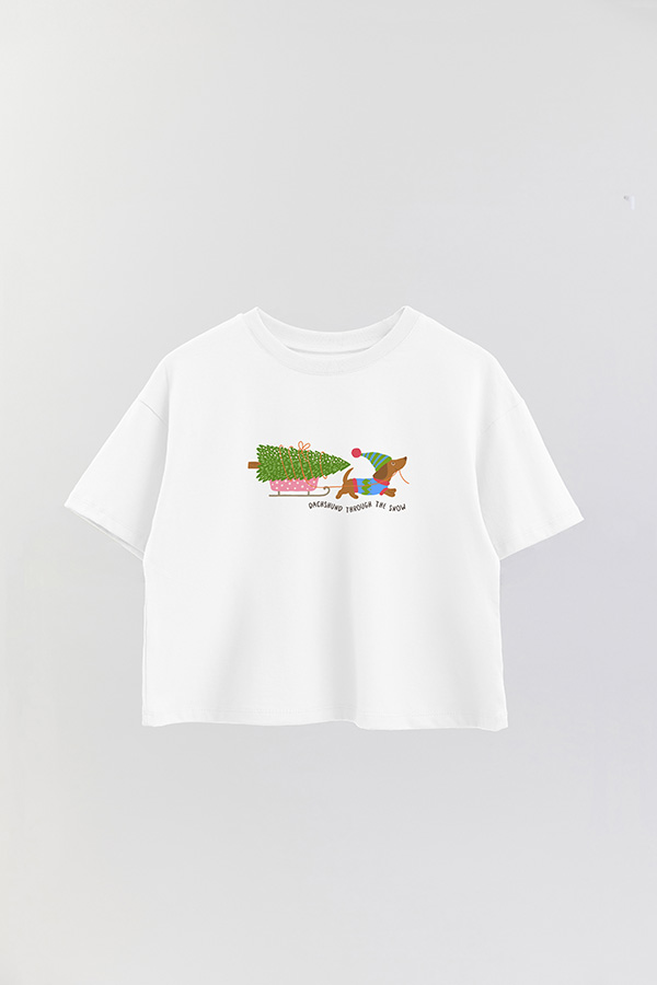 REMERA CROP DACHSHUND THROUGH THE SWNOW