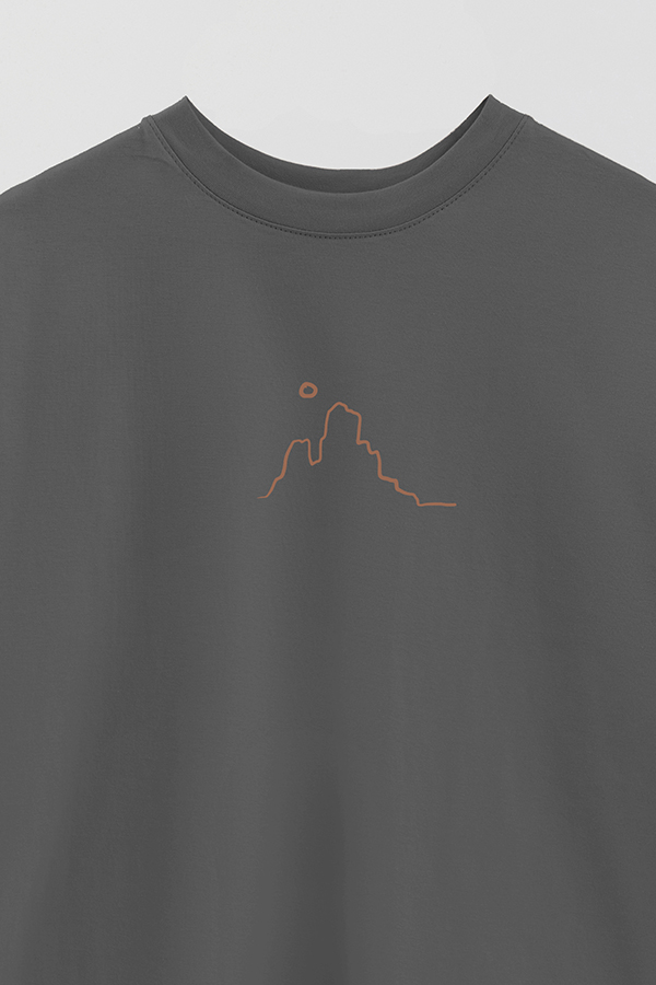 REMERA OVER ESTAMPADA WESTERN DESERT MOUNTAIN