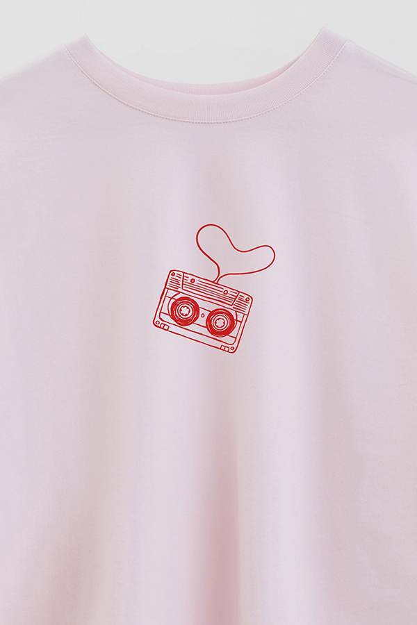 REMERA CROP ESTAMPADA VALENTINE TAPE