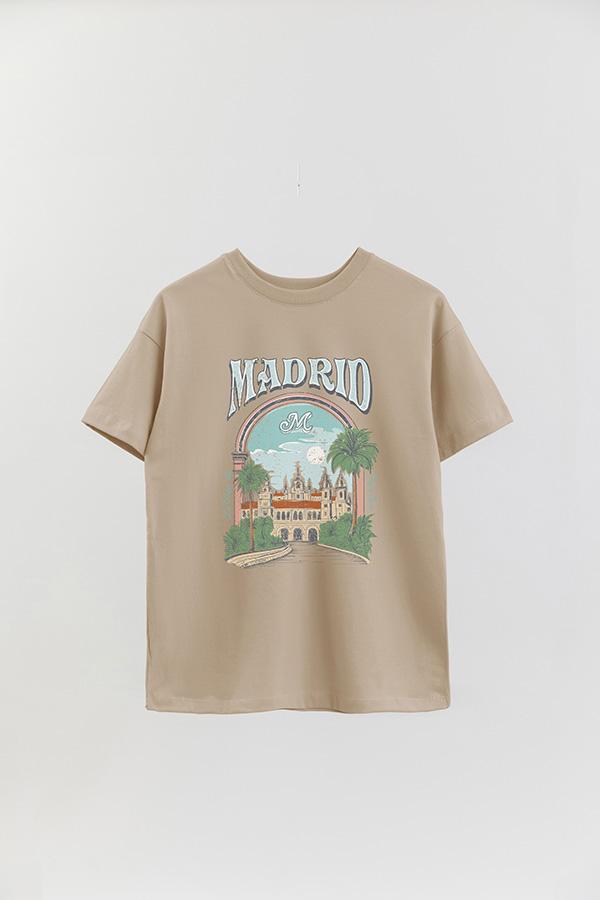 REMERA OVER ESTAMPADA MADRID