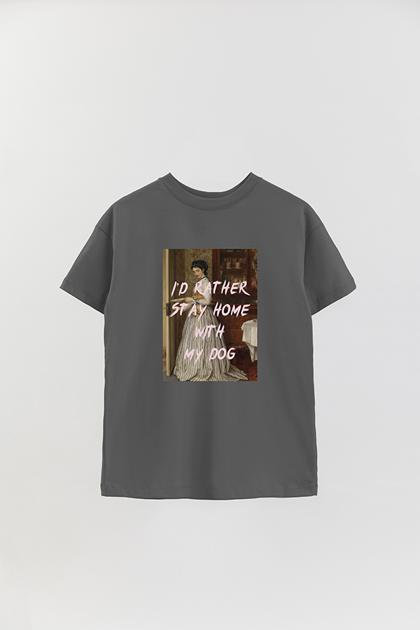 REMERA OVER ESTAMPADA ART COLLECTION 95 I'D RATHER STAY HOME