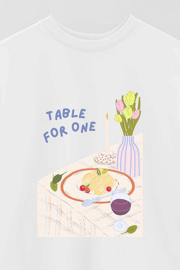 REMERA OVER ESTAMPADA TABLE FOR ONE