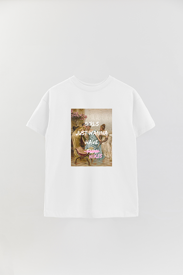 REMERA OVER ESTAMPADA ART COLLECTION 71 GIRLS JUST WANNA HAVE NIKES