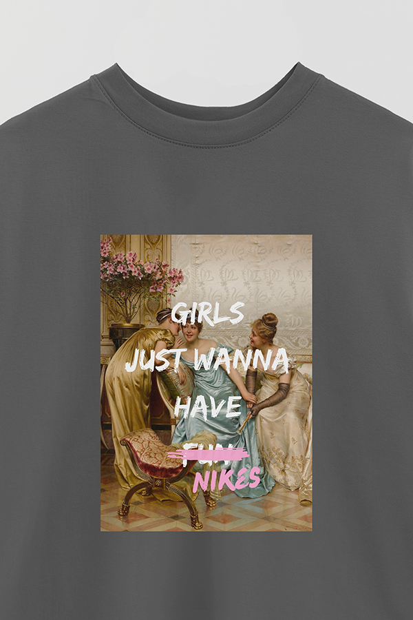 REMERA OVER ESTAMPADA ART COLLECTION 71 GIRLS JUST WANNA HAVE NIKES