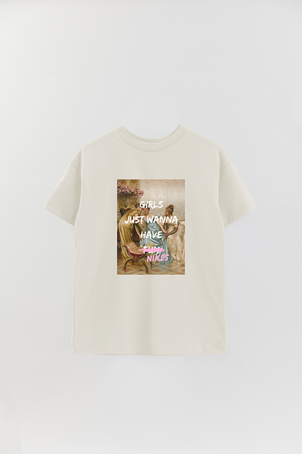 REMERA OVER ESTAMPADA ART COLLECTION 71 GIRLS JUST WANNA HAVE NIKES