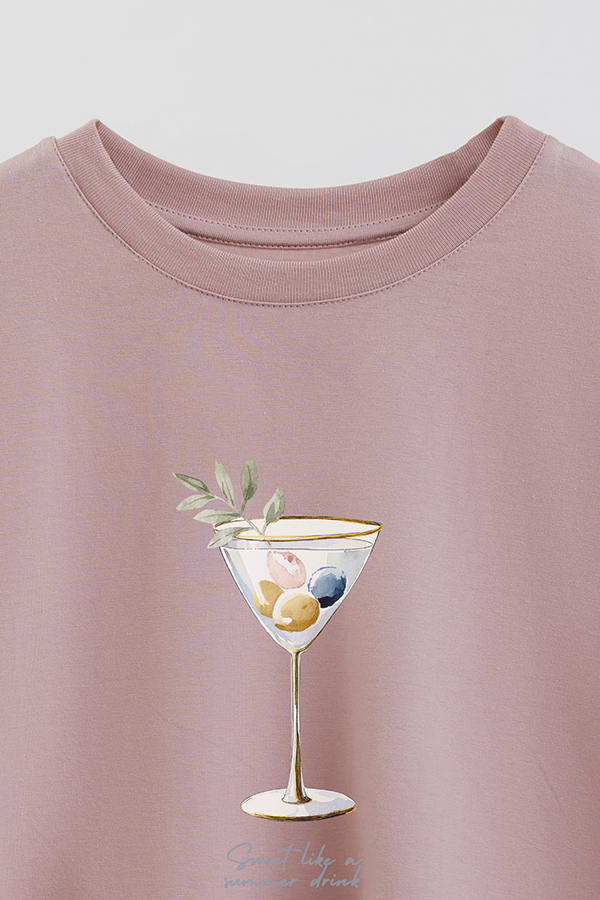 REMERA CROP ESTAMPADA COASTAL SWEET SUMMER DRINK