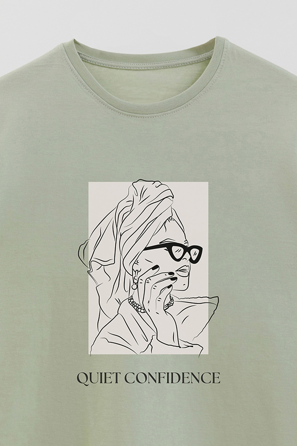 REMERA BASICA ESTAMPADA QUIET CONFIDENCE