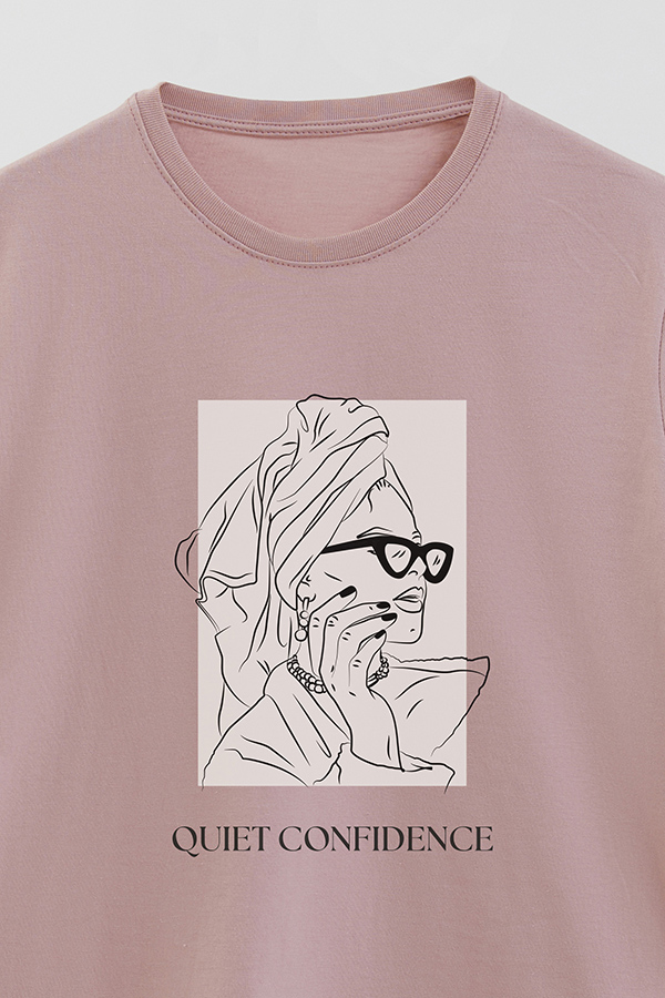 REMERA BASICA ESTAMPADA QUIET CONFIDENCE