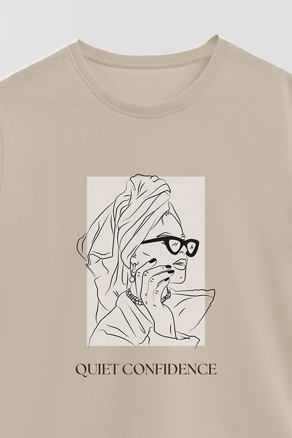 REMERA BASICA ESTAMPADA QUIET CONFIDENCE
