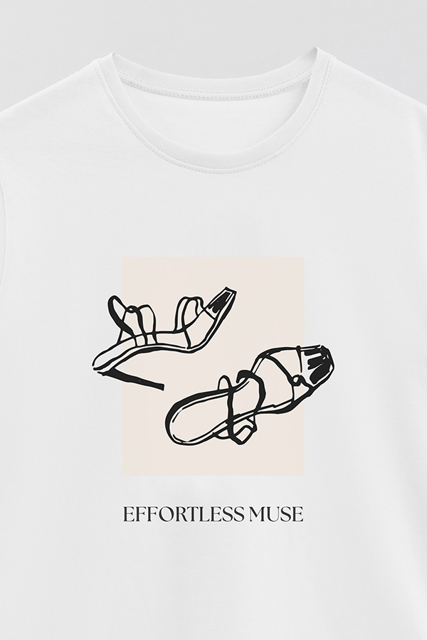 REMERA BASICA ESTAMPADA EFFORTLESS MUSE