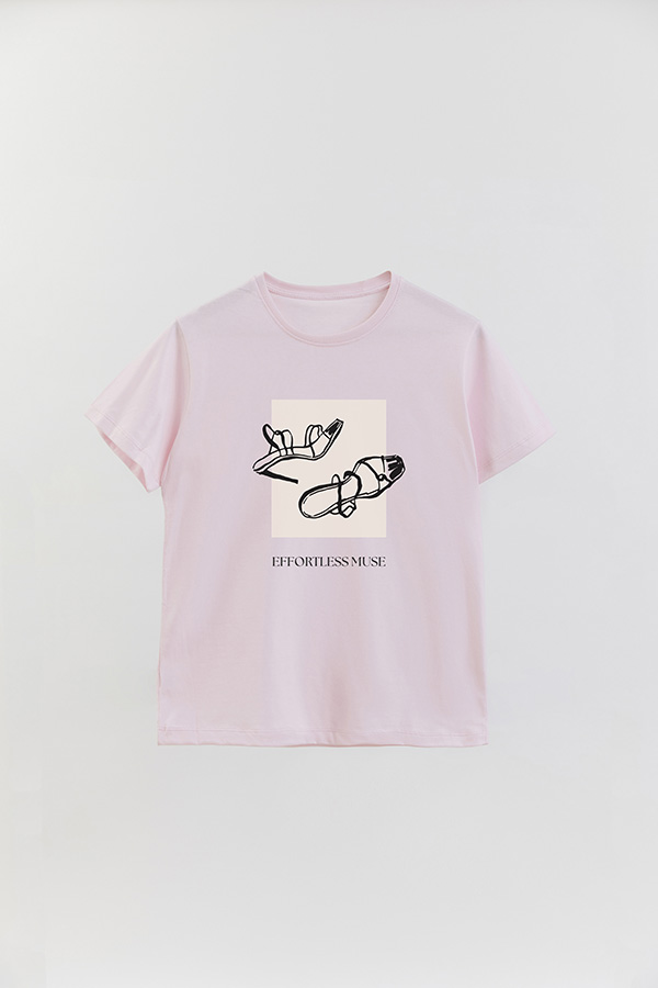 REMERA BASICA ESTAMPADA EFFORTLESS MUSE