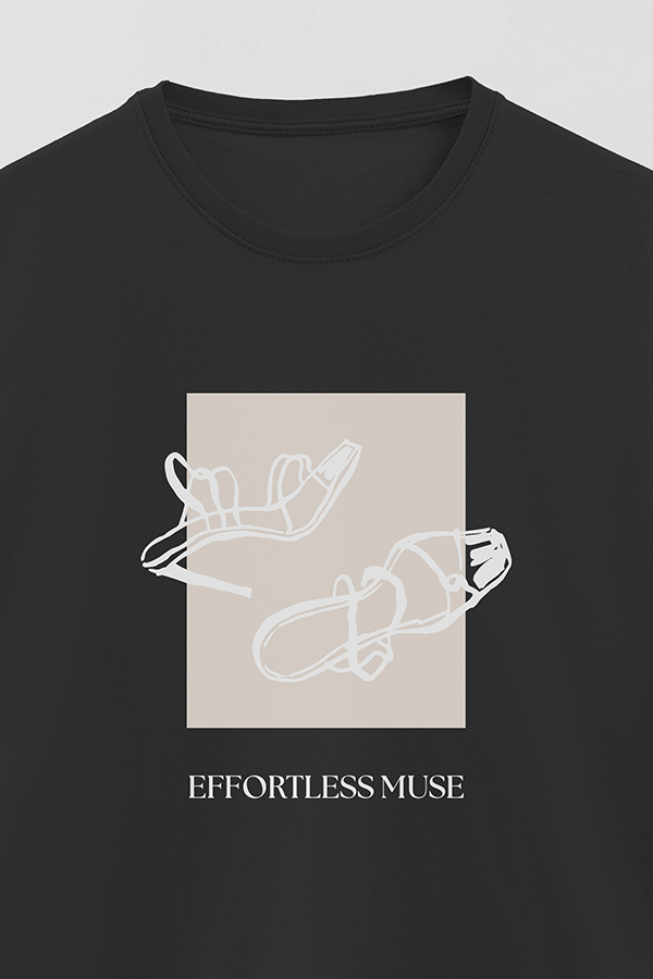 REMERA BASICA ESTAMPADA EFFORTLESS MUSE