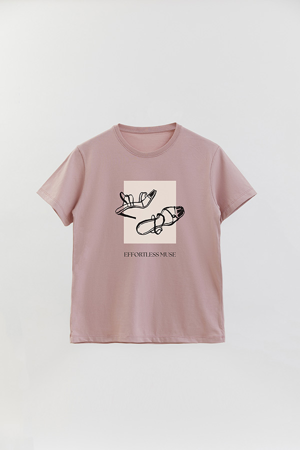 REMERA BASICA ESTAMPADA EFFORTLESS MUSE