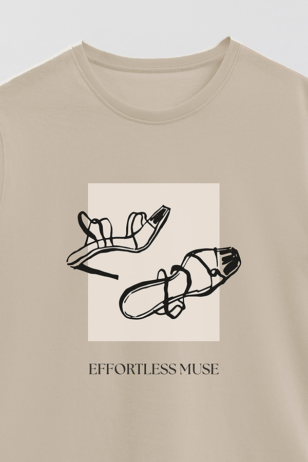 REMERA BASICA ESTAMPADA EFFORTLESS MUSE