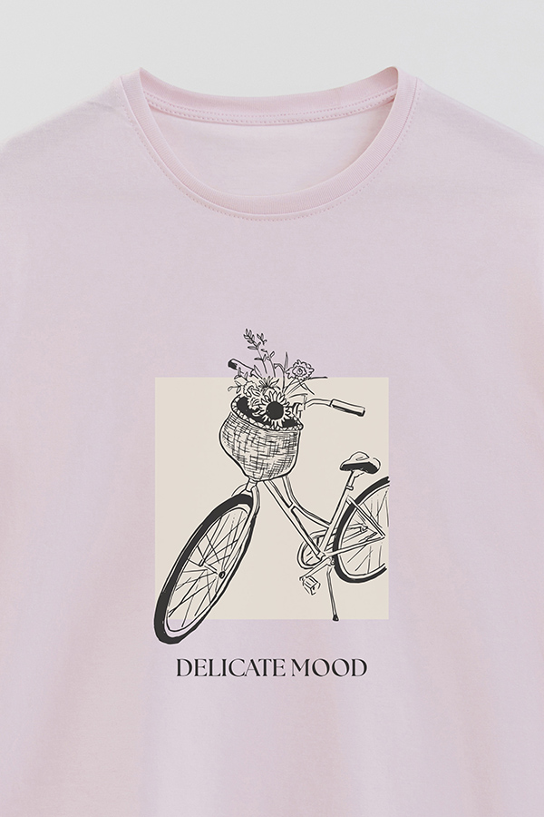 REMERA BASICA ESTAMPADA DELICATE MOOD