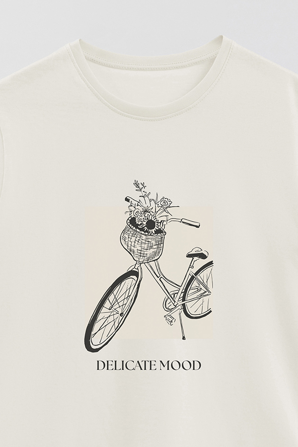 REMERA BASICA ESTAMPADA DELICATE MOOD