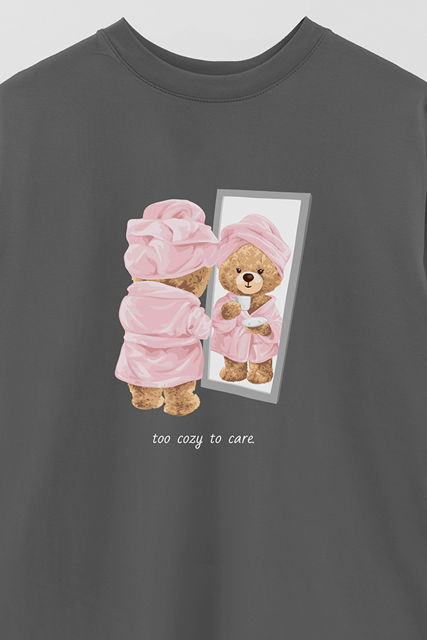 REMERA OVER ESTAMPADA UNISEX TOO COZY TO CARE