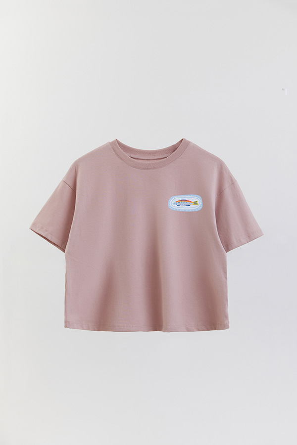 REMERA CROP FB TRAVEL STAMP 8
