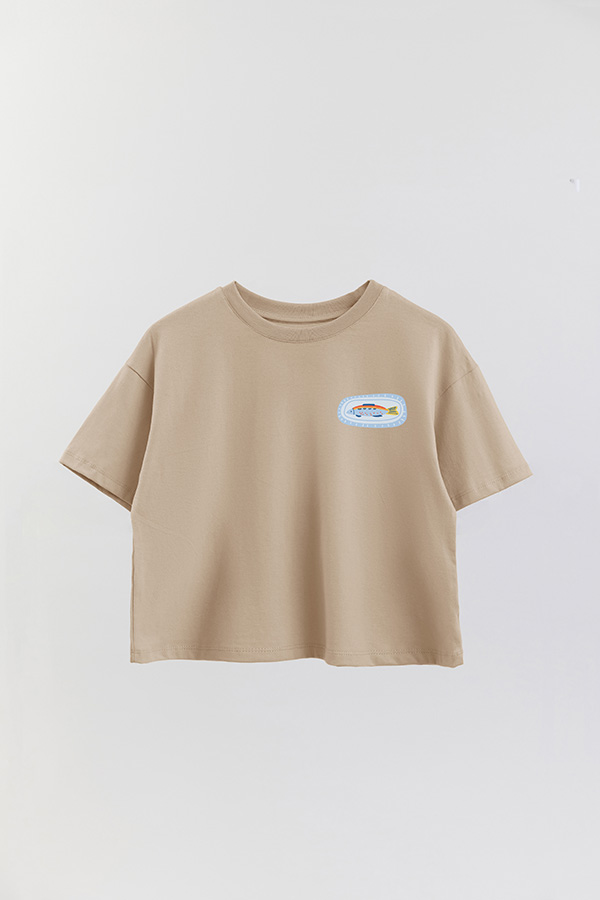 REMERA CROP FB TRAVEL STAMP 8