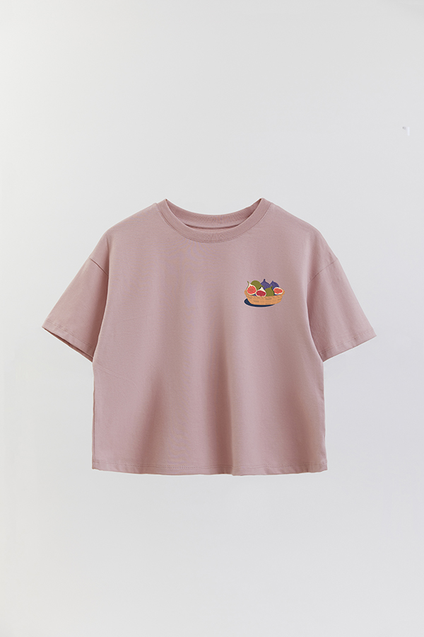 REMERA CROP FB TRAVEL STAMP 4