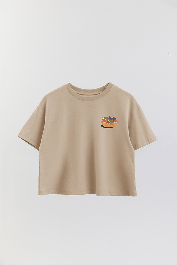 REMERA CROP FB TRAVEL STAMP 4
