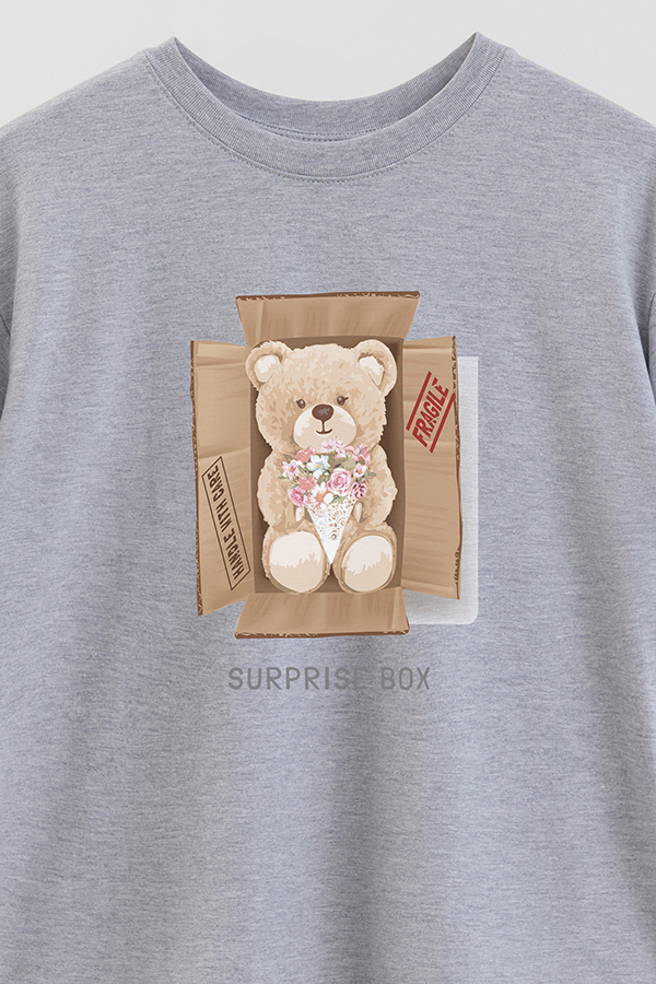 REMERA OVER ESTAMPADA UNISEX SURPRISE BOX